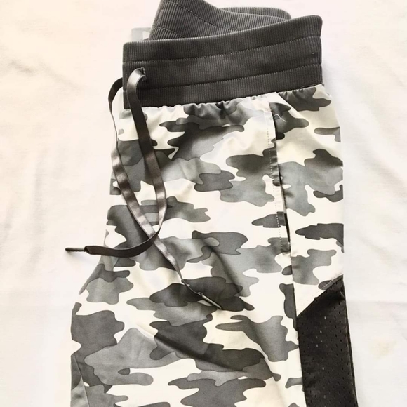 Ladies Small Kyodan yoga pant, camoflague - Picture 3 of 3